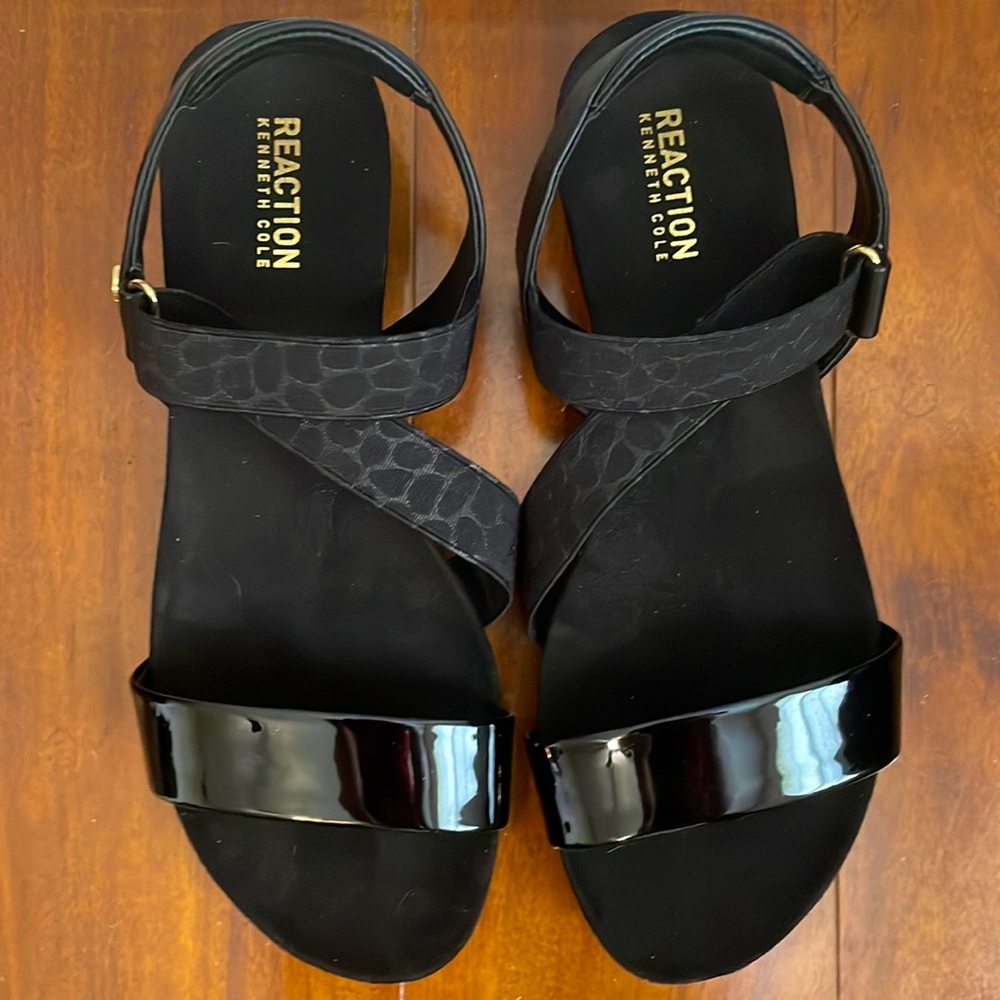 Kenneth Cole Reaction - Black walking sandals - size 9